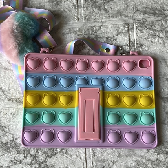 🇺🇸 Pop it Rainbow iPad case Strap and Keychain - Picture 3 of 5